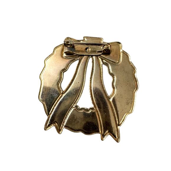 Vintage White Holiday Christmas Wreath with Red Bow for Festive Wear - Picture 2 of 3